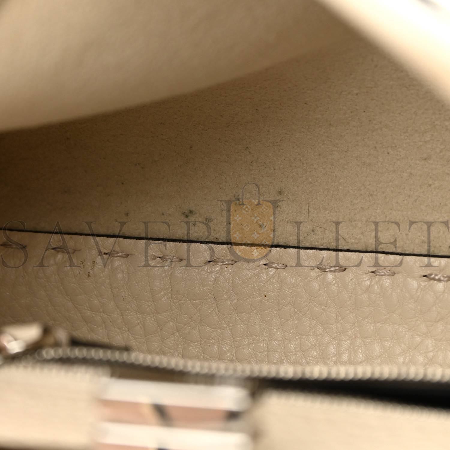 FENDI CUOIO ROMANO SELLERIA MINI PEEKABOO ICONIC SATCHEL LATTE (23*17*12cm) FENDI CUOIO ROMANO SELLERIA MINI PEEKABOO ICONIC SATCHEL LATTE (23*17*12cm)