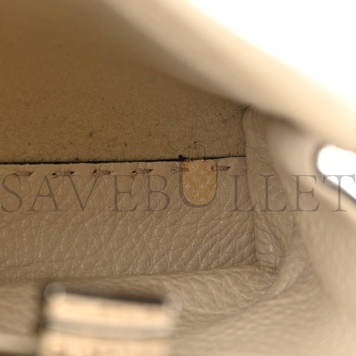 FENDI CUOIO ROMANO SELLERIA MINI PEEKABOO ICONIC SATCHEL LATTE (23*17*12cm) FENDI CUOIO ROMANO SELLERIA MINI PEEKABOO ICONIC SATCHEL LATTE (23*17*12cm)